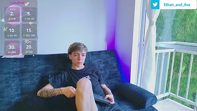 Snapshot of ethan_and_ava chatting on 10-08-25, 12:25 ethan and ava online show from 10-08-25, 12:25