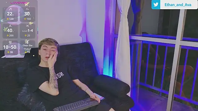 Snapshot of ethan_and_ava chatting on 10-09-25, 02:42 ethan and ava online show from 10-09-25, 02:42