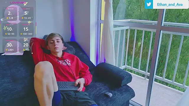 Snapshot of ethan_and_ava chatting on 10-14-25, 01:01 ethan and ava online show from 10-14-25, 01:01