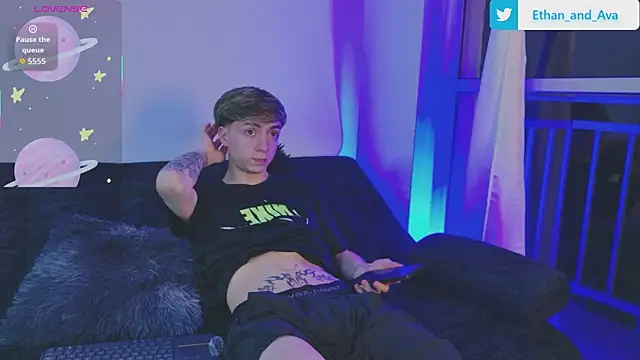 Snapshot of ethan_and_ava chatting on 10-16-25, 02:34 ethan and ava online show from 10-16-25, 02:34