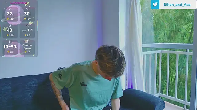 Snapshot of ethan_and_ava chatting on 10-17-25, 12:52 ethan and ava online show from 10-17-25, 12:52