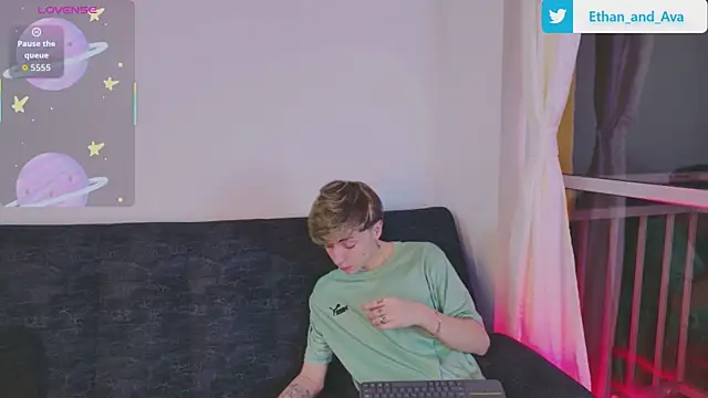 Snapshot of ethan_and_ava chatting on 10-24-25, 02:52 ethan and ava online show from 10-24-25, 02:52