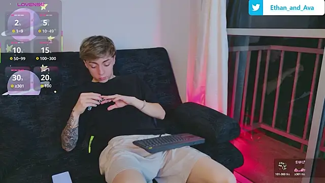 Snapshot of ethan_and_ava chatting on 10-27-25, 02:37 ethan and ava online show from 10-27-25, 02:37