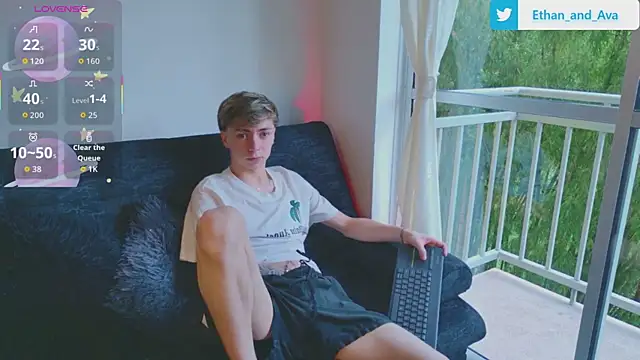 Snapshot of ethan_and_ava chatting on 10-29-25, 12:51 ethan and ava online show from 10-29-25, 12:51