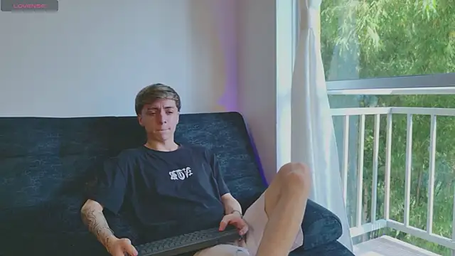 Snapshot of ethan_and_ava chatting on 11-07-25, 01:00 ethan and ava online show from 11-07-25, 01:00