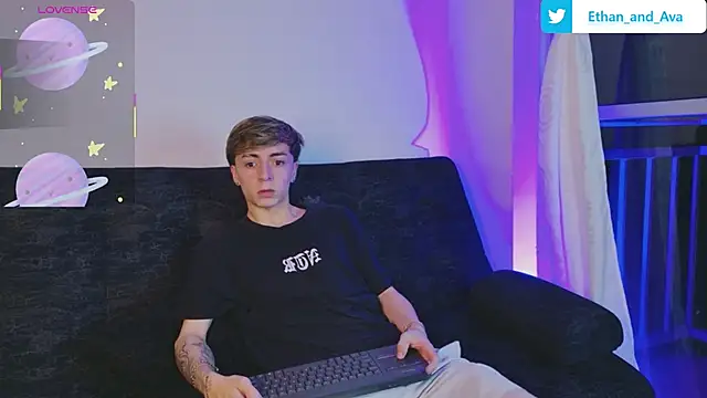 Snapshot of ethan_and_ava chatting on 11-08-25, 02:12 ethan and ava online show from 11-08-25, 02:12