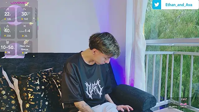 Snapshot of ethan_and_ava chatting on 11-16-25, 12:44 ethan and ava online show from 11-16-25, 12:44