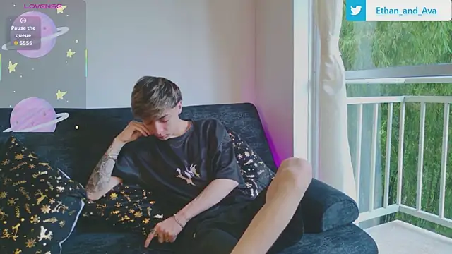 Snapshot of ethan_and_ava chatting on 11-20-25, 01:11 ethan and ava online show from 11-20-25, 01:11