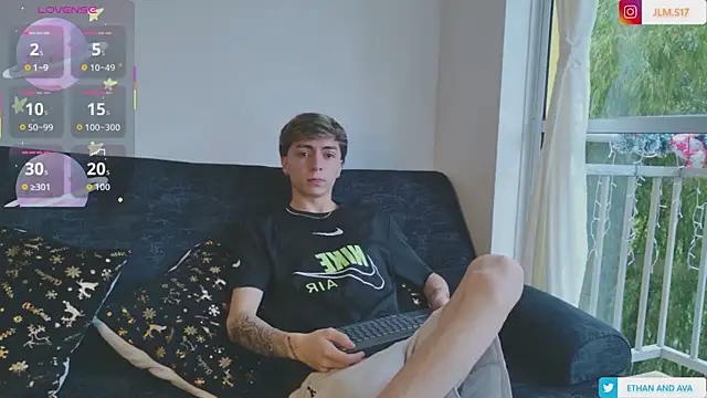 Snapshot of ethan_and_ava chatting on 12-04-25, 01:20 ethan and ava online show from 12-04-25, 01:20