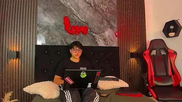 vanilla hot online show from 02-21-25, 01:55