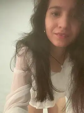 Snapshot of Bella_still chatting on 03-12-25, 11:53 Bella still online show from 03-12-25, 11:53