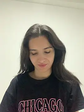 Snapshot of Bella_still chatting on 09-14-25, 01:21 Bella still online show from 09-14-25, 01:21