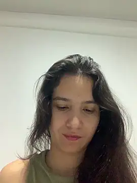 Snapshot of Bella_still chatting on 09-25-25, 01:04 Bella still online show from 09-25-25, 01:04