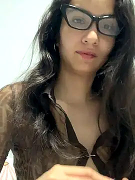 Snapshot of Bella_still chatting on 09-26-25, 12:53 Bella still online show from 09-26-25, 12:53