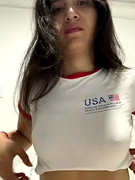 Snapshot of Bella_still chatting on 10-15-25, 01:11 Bella still online show from 10-15-25, 01:11