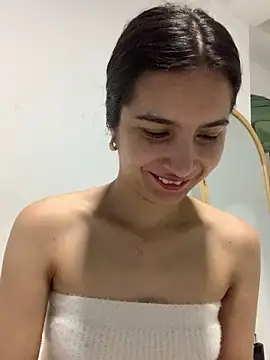 Snapshot of Bella_still chatting on 12-01-25, 01:16 Bella still online show from 12-01-25, 01:16