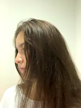 Snapshot of Bella_still chatting on 12-20-25, 12:07 Bella still online show from 12-20-25, 12:07