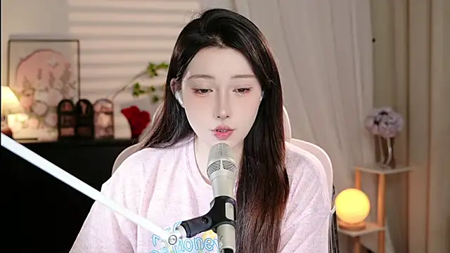 Dou-Dou-er online show from 10-15-25, 01:11