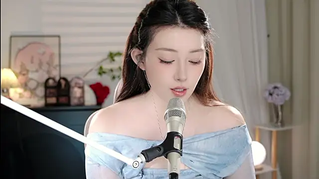 Dou-Dou-er online show from 10-18-25, 01:01