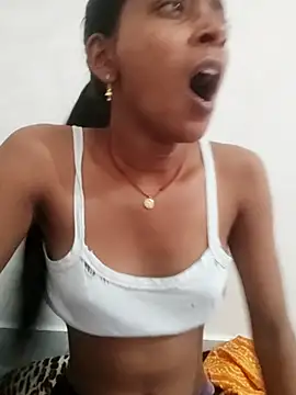 Snapshot of Divya-2007 chatting on 11-11-25, 02:44 Divya-2007 online show from 11-11-25, 02:44