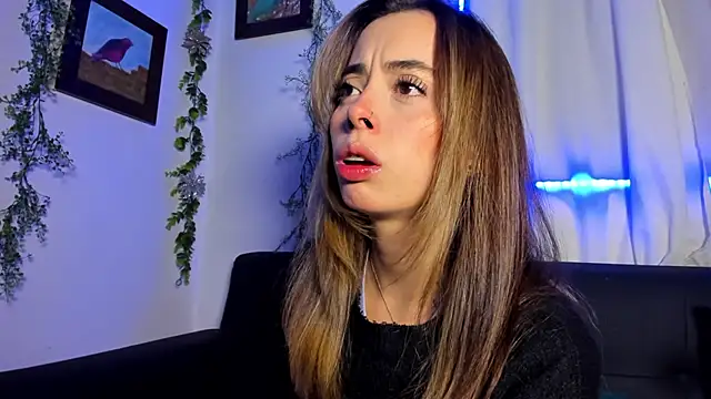 Snapshot of Sophiaa_Gomez chatting on 12-21-25, 03:24 Sophiaa Gomez online show from 12-21-25, 03:24