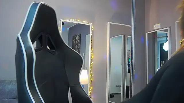 Eva Lovvia  online show from 01-23-25, 06:14