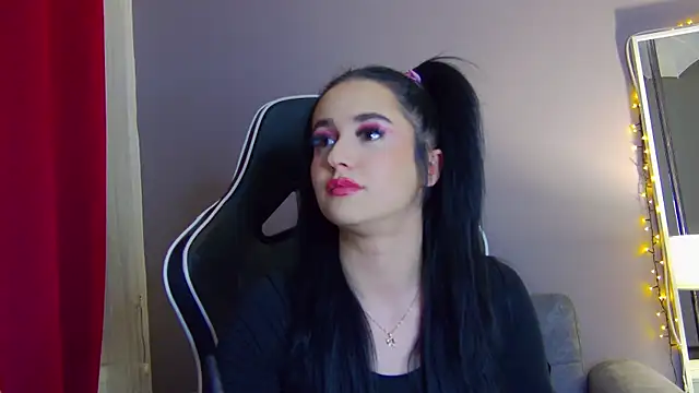 Eva Lovvia  online show from 02-19-25, 07:59