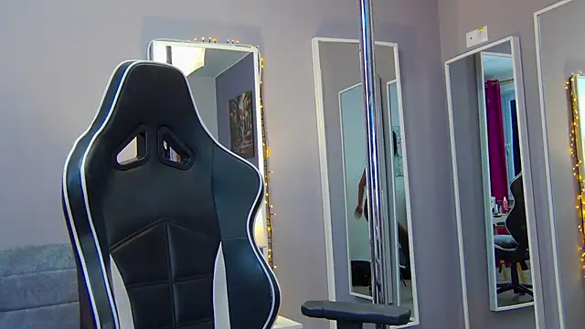 Eva Lovvia  online show from 02-20-25, 10:48