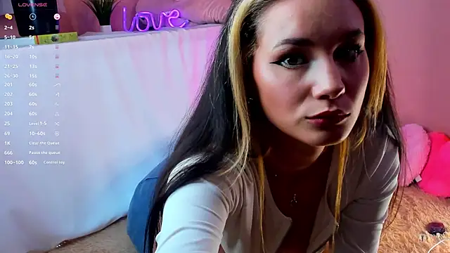 Snapshot of too_sexxxy chatting on 03-11-25, 07:36 too sexxxy online show from 03-11-25, 07:36
