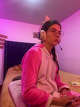 Snapshot of MARIELSINS_AND_DAIKIJACK chatting on 03-17-25, 04:11 MARIELSINS AND DAIKIJACK online show from 03-17-25, 04:11