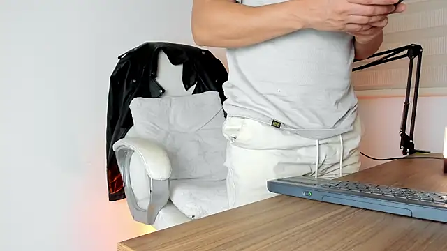 Snapshot of Fraannco chatting on 01-23-25, 12:57 Fraannco online show from 01-23-25, 12:57