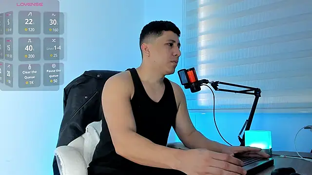 Snapshot of Fraannco chatting on 02-19-25, 02:01 Fraannco online show from 02-19-25, 02:01