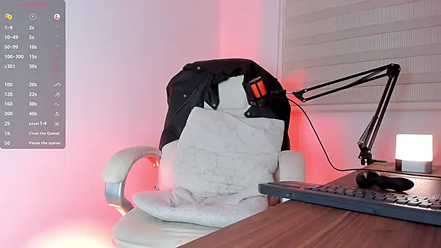 Snapshot of Fraannco chatting on 02-27-25, 03:36 Fraannco online show from 02-27-25, 03:36