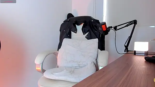 Snapshot of Fraannco chatting on 03-06-25, 01:35 Fraannco online show from 03-06-25, 01:35