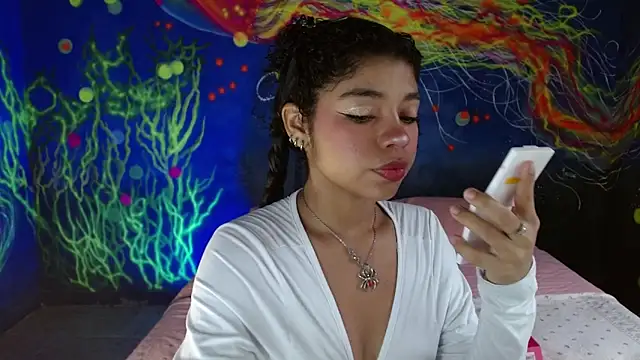 lucie petite online show from 09-10-25, 06:19