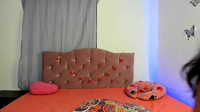 Snapshot of _TommyandGrace chatting on 02-15-25, 06:55 TommyandGrace online show from 02-15-25, 06:55