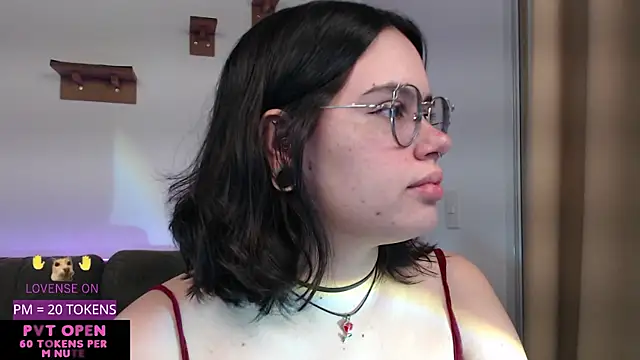 Snapshot of crystalll_room chatting on 05-14-26, 12:50 crystalll room online show from 05-14-26, 12:50