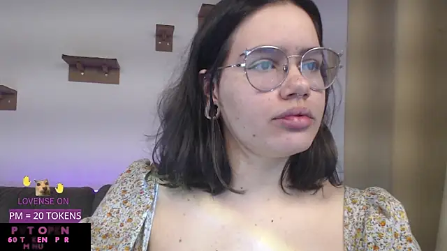 Snapshot of crystalll_room chatting on 05-22-26, 05:14 crystalll room online show from 05-22-26, 05:14