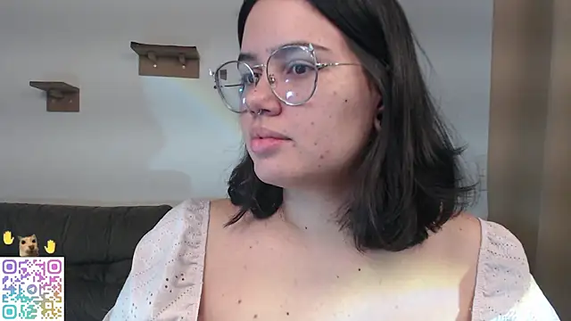 Snapshot of crystalll_room chatting on 06-08-26, 02:01 crystalll room online show from 06-08-26, 02:01