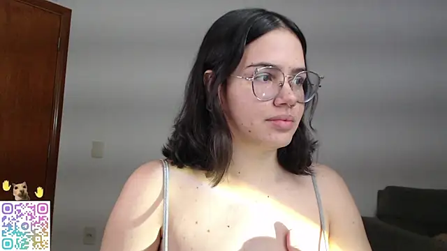 Snapshot of crystalll_room chatting on 06-15-26, 03:09 crystalll room online show from 06-15-26, 03:09