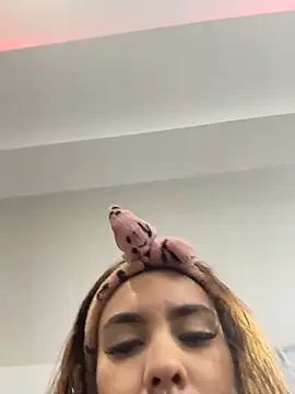 Alahiaa  online show from 11-22-25, 12:42