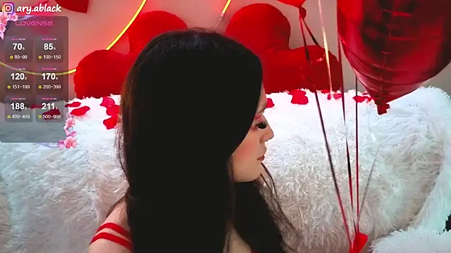 Snapshot of Arya_Black chatting on 02-14-25, 04:15 Arya Black online show from 02-14-25, 04:15