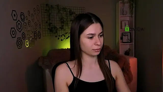 Snapshot of flora_ri chatting on 12-17-25, 10:10 flora ri online show from 12-17-25, 10:10