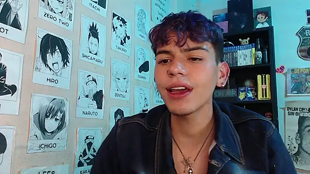 Snapshot of Mickey_Magic chatting on 02-10-25, 05:14 Mickey Magic online show from 02-10-25, 05:14