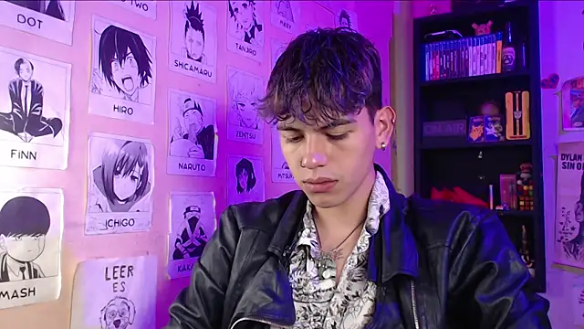 Snapshot of Mickey_Magic chatting on 02-14-25, 07:59 Mickey Magic online show from 02-14-25, 07:59