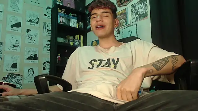 Snapshot of Mickey_Magic chatting on 03-19-25, 10:55 Mickey Magic online show from 03-19-25, 10:55