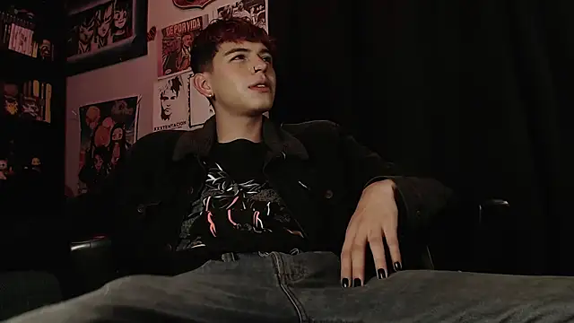 Snapshot of Mickey_Magic chatting on 03-21-25, 07:22 Mickey Magic online show from 03-21-25, 07:22