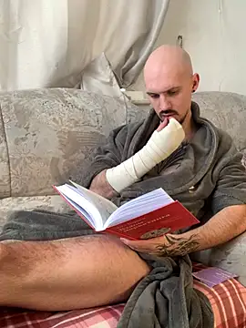 Snapshot of AssHunter4k chatting on 02-19-25, 10:01 AssHunter4k online show from 02-19-25, 10:01