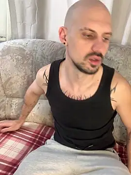 Snapshot of AssHunter4k chatting on 02-21-25, 08:18 AssHunter4k online show from 02-21-25, 08:18