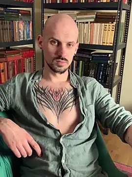 Snapshot of AssHunter4k chatting on 02-21-25, 03:32 AssHunter4k online show from 02-21-25, 03:32